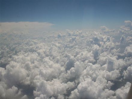 マイアミ空港近くはハリケーンの雲で覆われていた