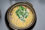 高知県須崎の名物鍋焼きラーメン「まゆみの店」塩鍋焼きラーメン。ラーメンのあと雑炊にしてしあげる。